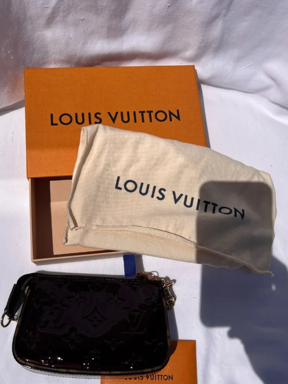 Louis Vuitton Mini Pochette Accessoires Vernis Amarante Product M90597